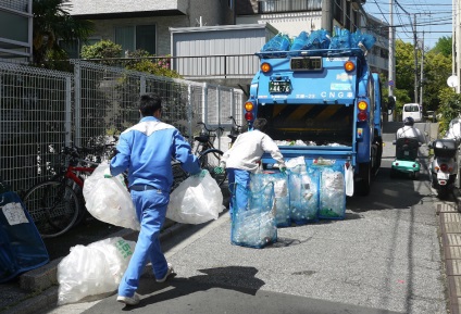 Cum sortează și procesează gunoi în Japonia