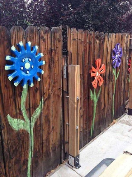 Cum să decorezi un gard în grădină