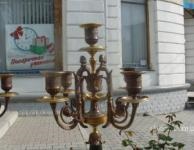 Candelabra în biserică și în interiorul casei