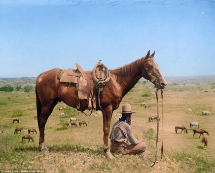 Cowboy, sclavi și cranii de zăpadă albă, fotografii de culoare a vestului sălbatic