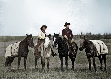 Cowboy, sclavi și cranii de zăpadă albă, fotografii de culoare a vestului sălbatic