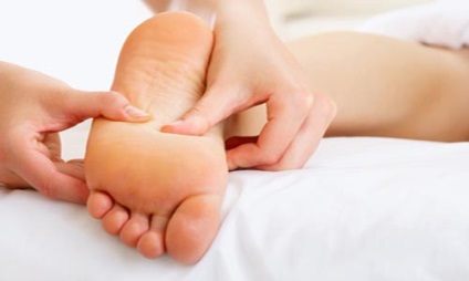 Tratamentul picioarelor cu terapie manuală cu picioare plate