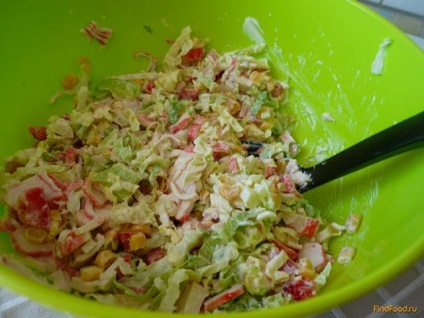 Salată de vară cu bastoane de crab și reteta cu ardei gras cu fotografie