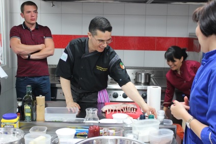 Master-clasă de la bucătarul-șef din America, caritate comunitară din Kazahstan pe viziunea ta