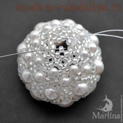 Clasa de masterat pe pandantivul de beadwork - meduze