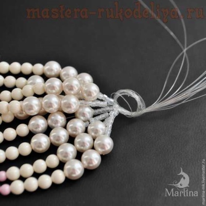 Clasa de masterat pe pandantivul de beadwork - meduze