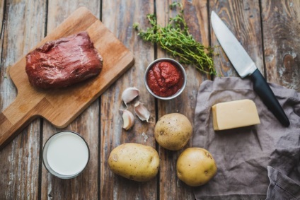 Medalioane de carne cu gratinã de cartofi - foto-reteta pas-cu-pas