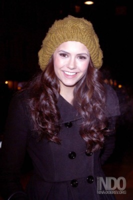 Nina este cam nebună de ... pălării! Site neoficial al seriei de vampiri de serie (jurnalul vampirilor)