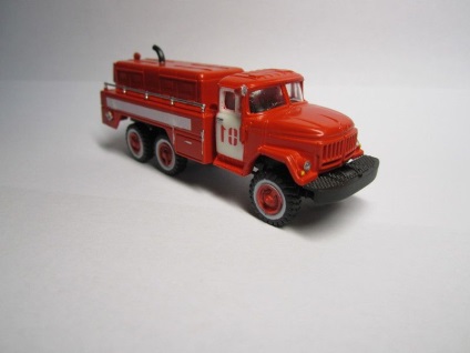 Ogneza - primele camioane de pompieri din Rusia
