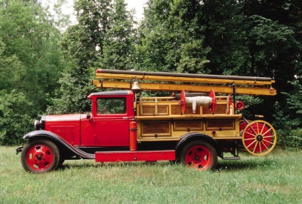 Ogneza - primele camioane de pompieri din Rusia