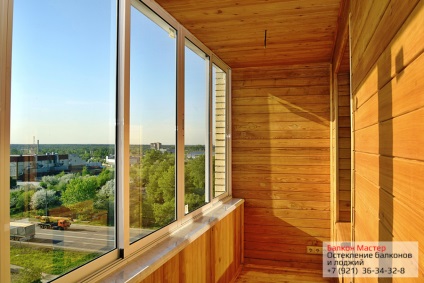 Balcon glazură în stalinka din Sankt-Petersburg