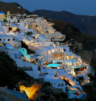 Insula Santorini, de ce insula Santorini arata ca un tort cu crema