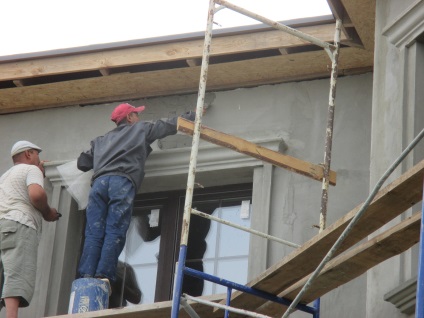 Finisarea fatadelor casei, construita din blocuri ceramice porotherm, fara izolatie de sistem