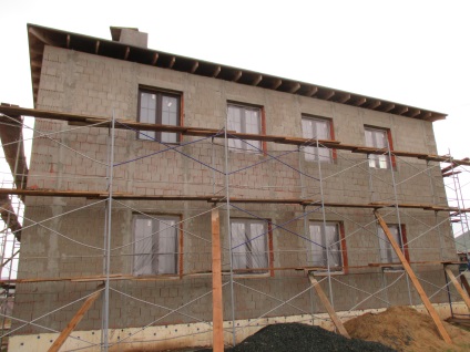 Finisarea fatadelor casei, construita din blocuri ceramice porotherm, fara izolatie de sistem