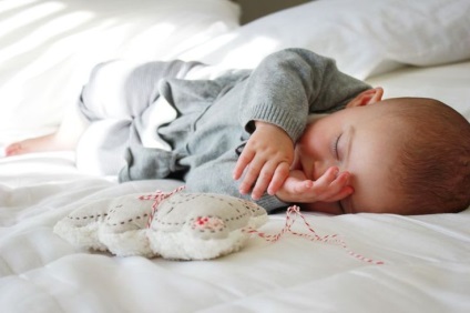 Miért a gyermek nem alszik 4 hónap
