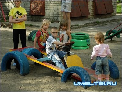 Artizanat de la anvelope de automobile cu mâini proprii fotografie, video