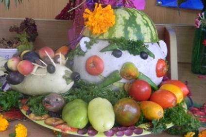 Artizanat din fructe și legume la expoziția de școală cu fotografie și video