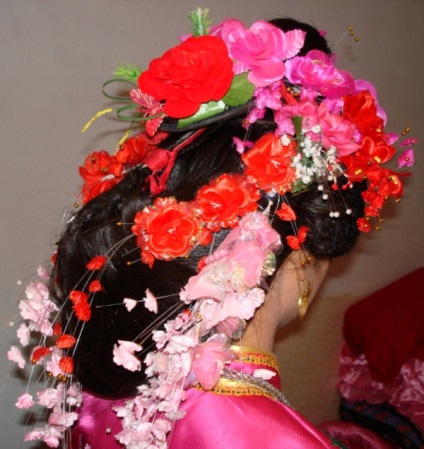Sub un shanyrak, nunta Dungan este o tradiție veche în incarnarea modernă