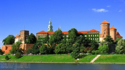 Lengyelország, Krakkó, Wawel Castle királyi rezidencia, a katedrális és a sárkány, okádó lángok