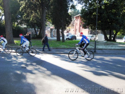 Plimbând pe drumul vechi de păsări, trecând prin italia