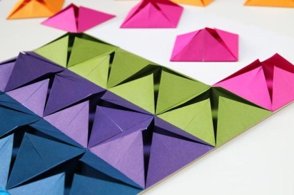 Un panou simplu colorat în tehnica origami