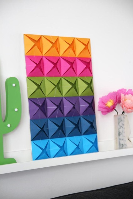 Un panou simplu colorat în tehnica origami