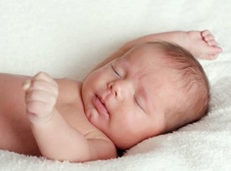 Copilul 1 lună este întotdeauna adormit, copilul are vârsta de 1 lună