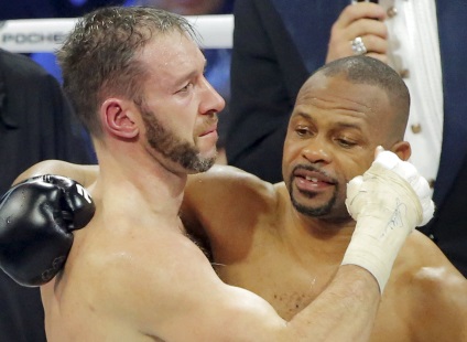 Roy Jones a asigurat fanilor după o înfrângere de coșmar prin eliminarea knock-out