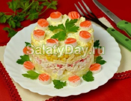 Salata cu tandrețe cu bastoane de crab - rețetă delicioasă și frumoasă cu feluri de mâncare, cu fotografii și clipuri video