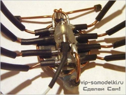 Păianjen realizat automat - roboți 