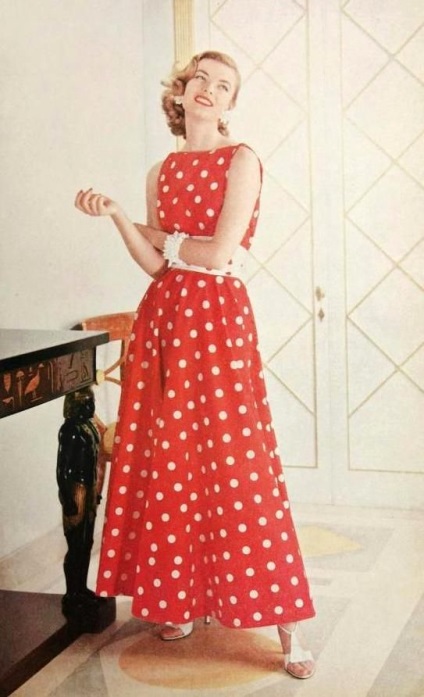 Cu ce ​​să purtați o rochie cu puncte poștale