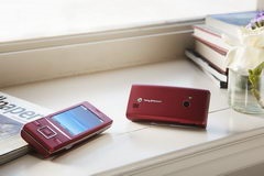 Sony ericsson elm și eco-telefoane albe cu camera de 5 megapixeli