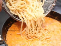 Spaghete cu pui în sos de roșii cremoase - cursuri principale