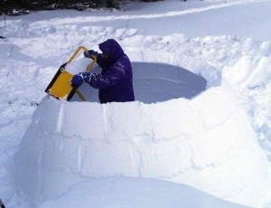 Construcția unei cetăți de zăpadă