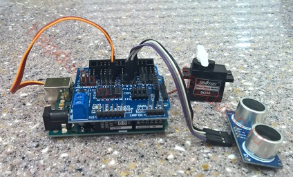 Controler servo cu distanțiere ultrasunete hc-sr04 și senzor de protecție arduino