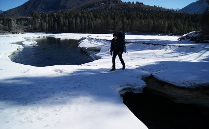 Ursul, râul - turistul din Altai