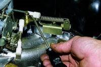 VAZ 21213, scoaterea carburatorului din motor, câmp