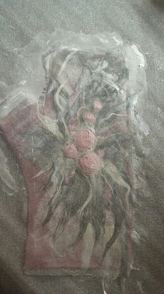 Trandafiri de trandafiri din mătase și lână, de exemplu, mănuși de împletit