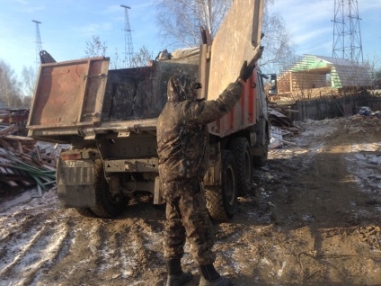 Îndepărtarea gunoiului de la o cabană de vară, îndepărtarea copacilor și a ramurilor din Ekaterinburg