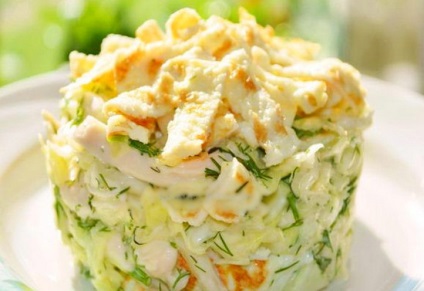 Salata delicioasa cu varza si clatite de oua 