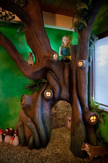Lumea magică pentru un mic tată de zână a creat pentru fiica sa un adevărat poveste elf