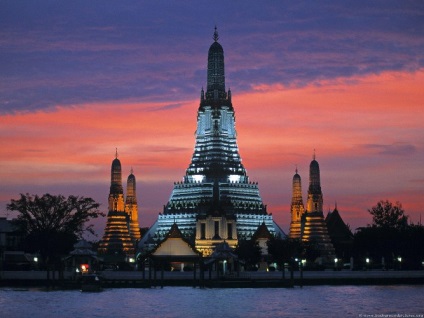 Templul lui Wat Arun din Bangkok - templul zorilor dimineții din Bangkok