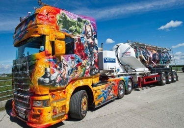 300.000 de lire pentru a acoperi imaginile camionului de super-eroi