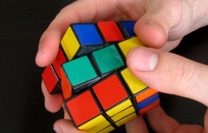 4 moduri de a asambla un cub de rubik