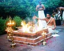 Agnihotra este un sacrificiu de incendiu