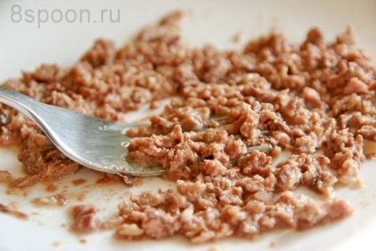 Sandvișuri cu ficat de cod și castraveți - 8 linguri