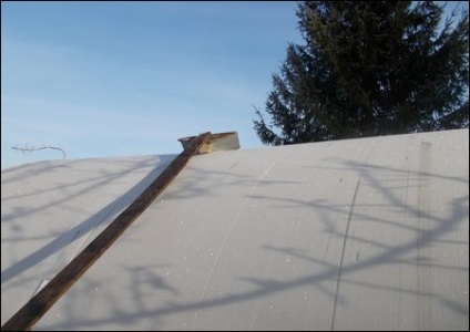 Tisztítsuk meg a havat a tetőről - a blog Legostaev és házi készítésű kézműves tanúskodni