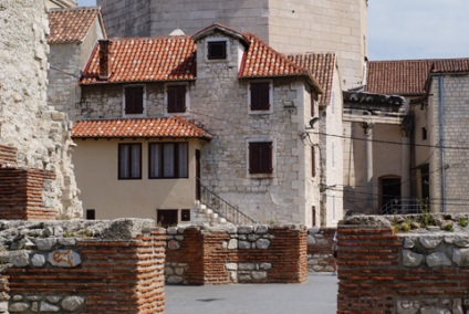 Ce să vedem în vecinătatea palatului divizat din Dioclețian, Sibenik, Trogir, Parcul Național Krka -