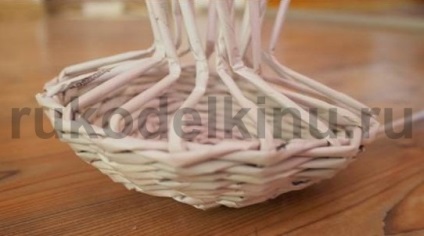 Ciuperci decorative din tuburi de ziare