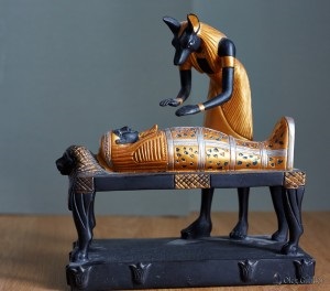 Bijuterii egiptene, amulete, simboluri ale lumii antice, castronul mamei